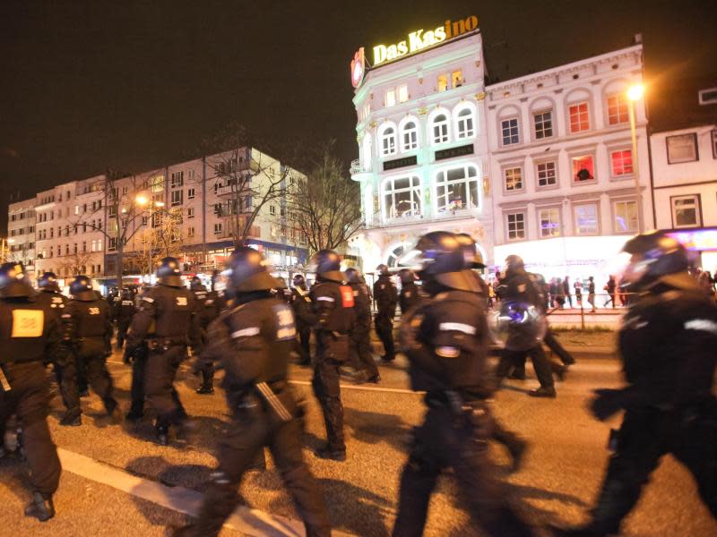 Ungewöhnlicher Samstagabend auf der Reeperbahn. Foto: Bodo Marks