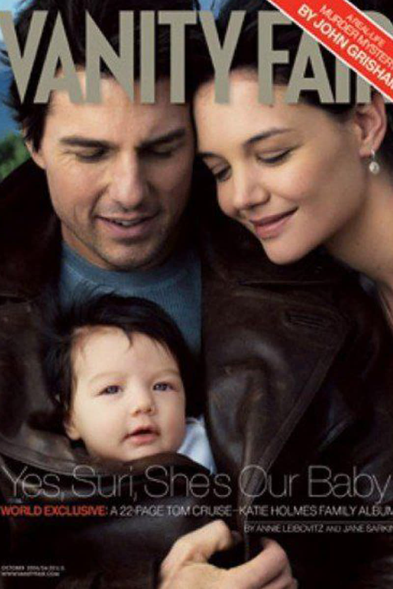 Ein berühmtes Power Couple, das es so heute auch nicht mehr gibt, sind Tom Cruise und Katie Holmes. Für die "Vanity Fair" ließen sie sich aber 2006 mit Töchterchen Suri ablichten und präsentierten sich als glückliche Familie. Die Bilder wurden von Annie Leibovitz geschossen. (Bild-Copyright: Vanity Fair)