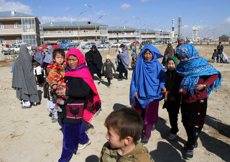 Afghan families fleeing from the districts of Malistan and Jaghori, because of the conflict between Taliban and Afghan forces, arrive in Ghazni, Afghanistan November 14, 2018. REUTERS/Mustafa Andaleb