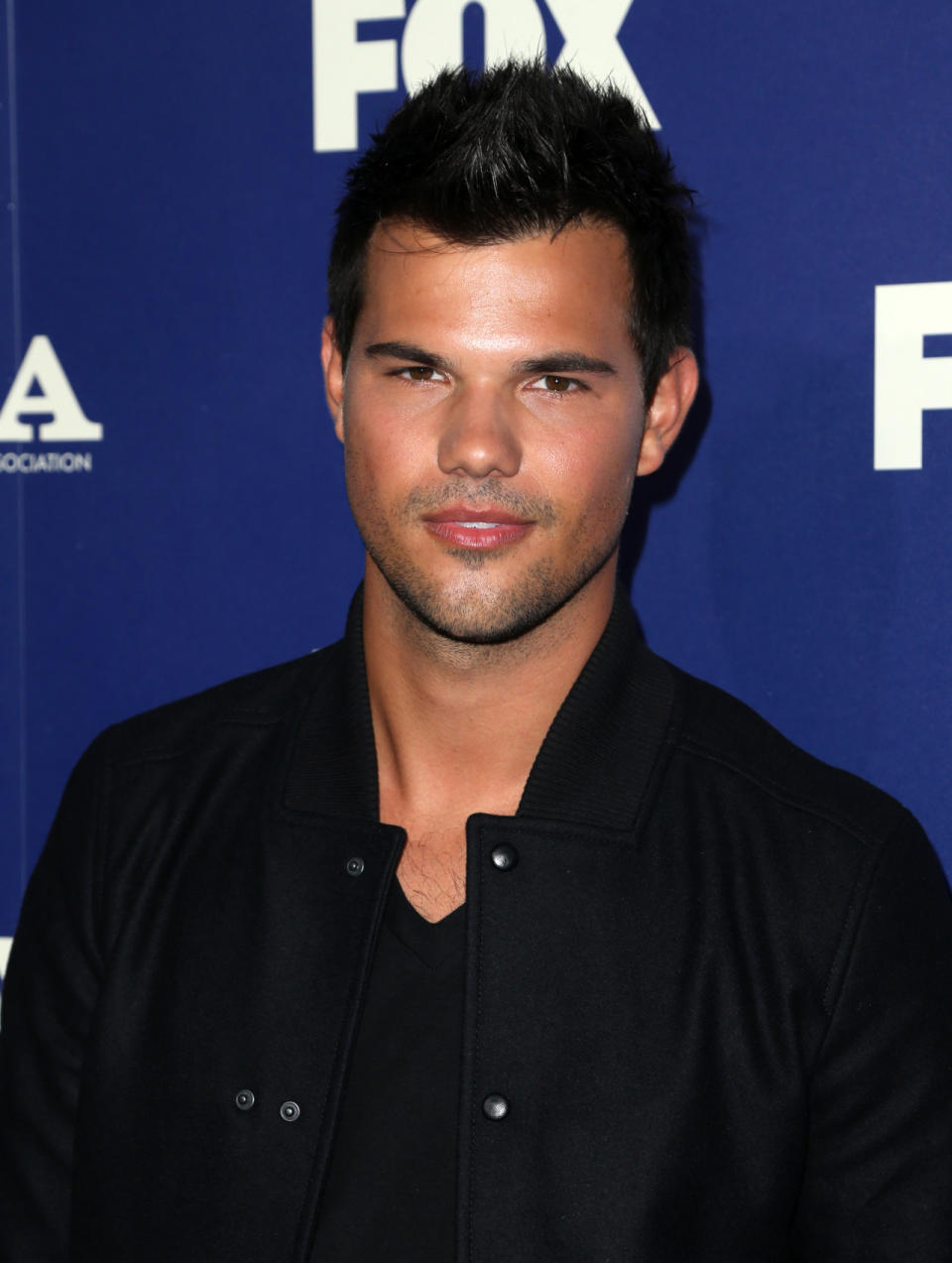 <p>Seit seinen Oben-ohne-Auftritten in der Vampir-Saga 'Twilight’ ist Taylor Lautner wahrscheinlich kein Geheimtipp mehr, sondern ein bekannter Name im Geschäft. Jetzt muss er nur etwas daraus machen!</p>