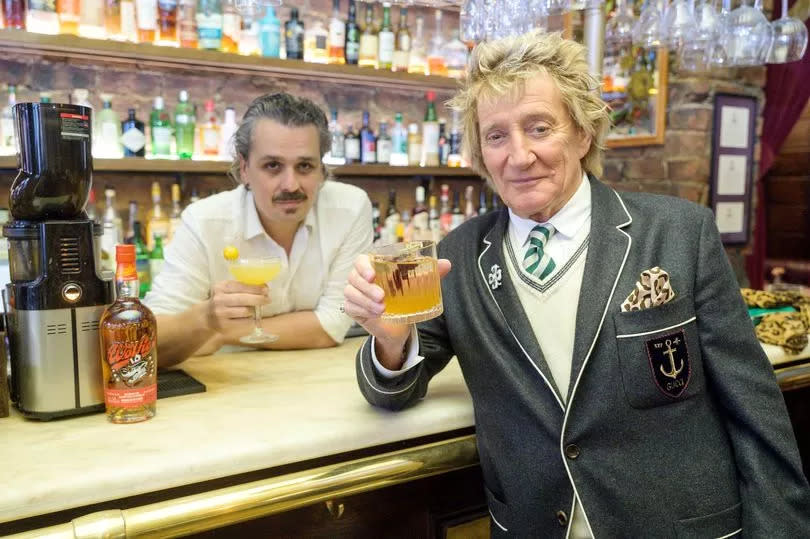 Sir Rod Stewart surprised the brunch crowd in Kelvingrove Cafe.