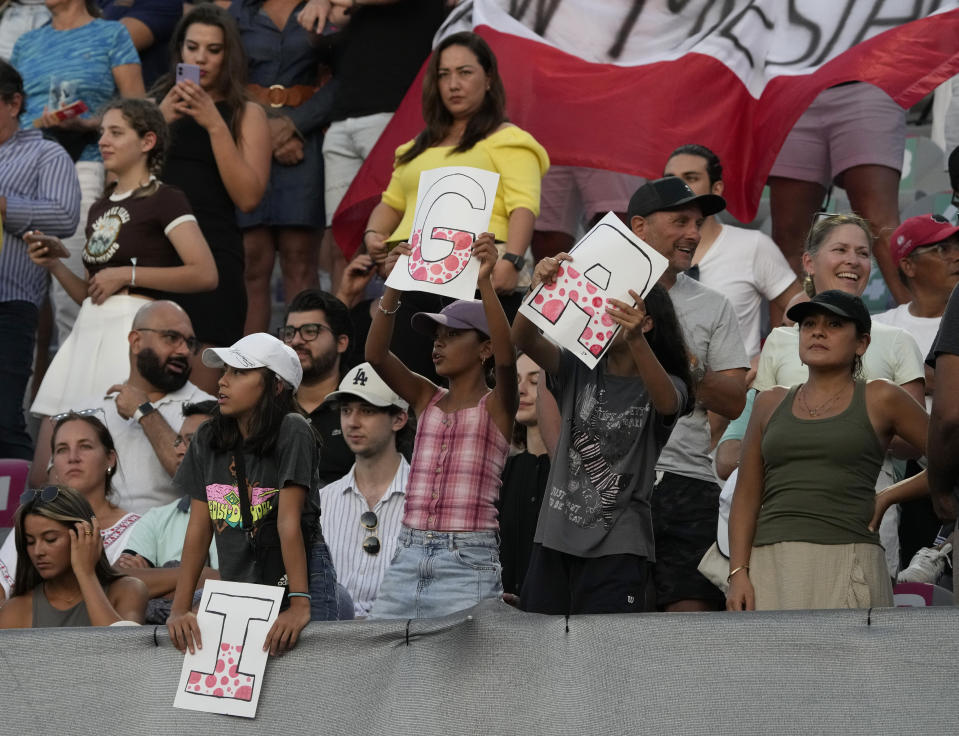 Fans cheer after Iga Swiatek, of Poland, defeated Jessica Pegula, of the United States, in the women's singles final of the WTA Finals tennis championships, in Cancun, Mexico, Monday, Nov. 6, 2023. (AP Photo/Fernando Llano)