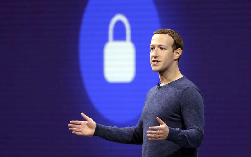 臉書近年爭議頻傳，創辦人、董事長兼執行長祖克柏（Mark Zuckerberg）力挽狂瀾。（AP）