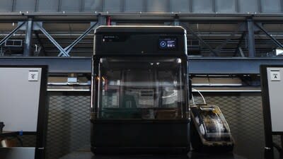 Method XL, the ultimate 3D printing solution, combining the precision and performance of industrial production with the flexibility and affordability of a desktop 3D printer.