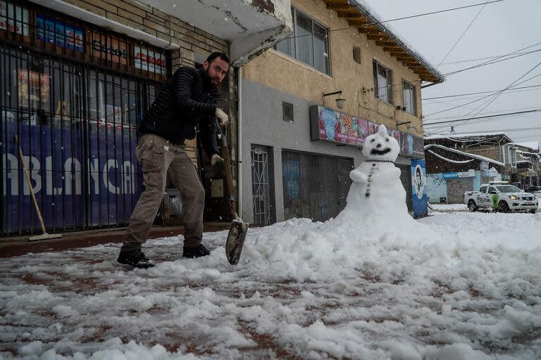 Por la caída de nieve, piden circular con precaución 