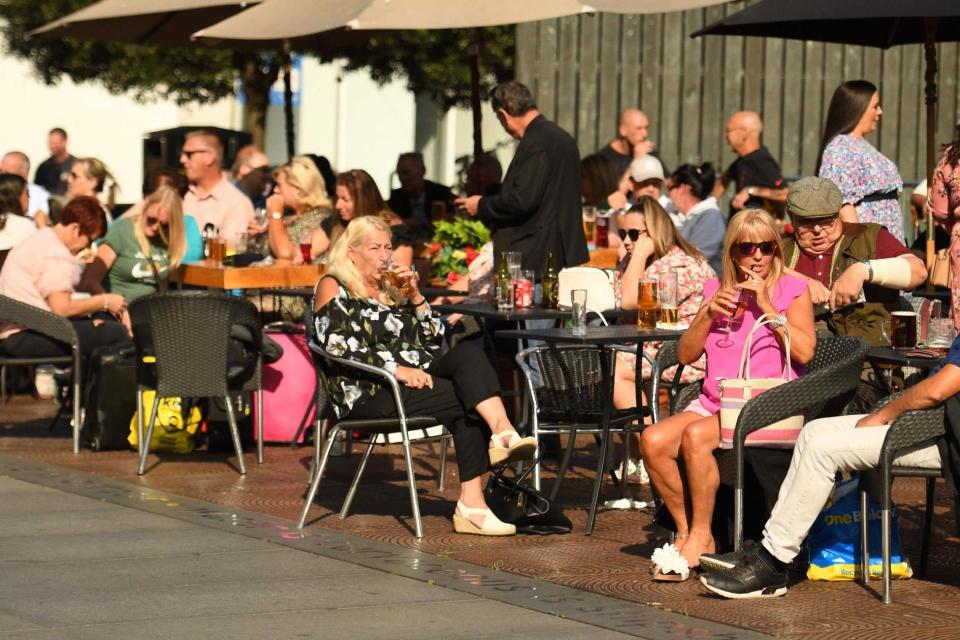 Pubs will close at 10pm (AFP via Getty Images)