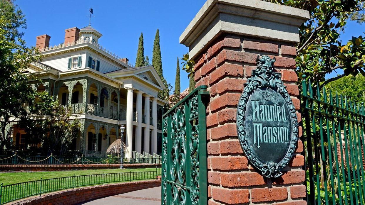  Disneyland front sign 