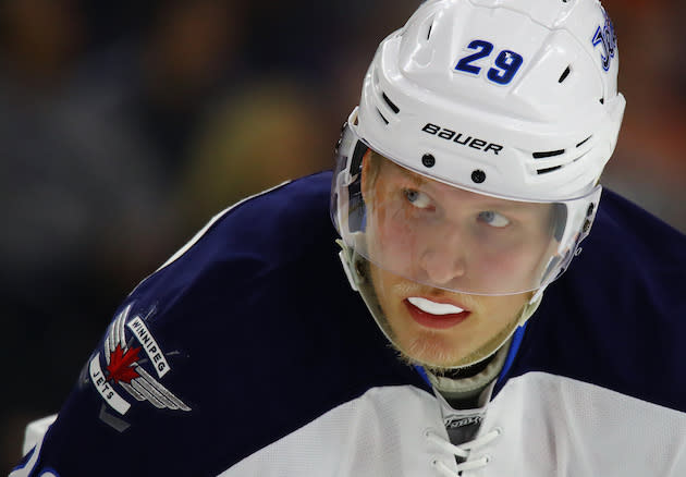 PHILADELPHIA, PA - NOVEMBER 17: Patrik Laine #29 of the Winnipeg Jets waits for a faceoff against the Philadelphia Flyers at the Wells Fargo Center on November 17, 2016 in Philadelphia, Pennsylvania. (Photo by Bruce Bennett/Getty Images)