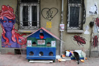 <p>A cat eats next to a shelter on Jan. 9, 2018. (Photo: Goran Tomasevic/Reuters) </p>