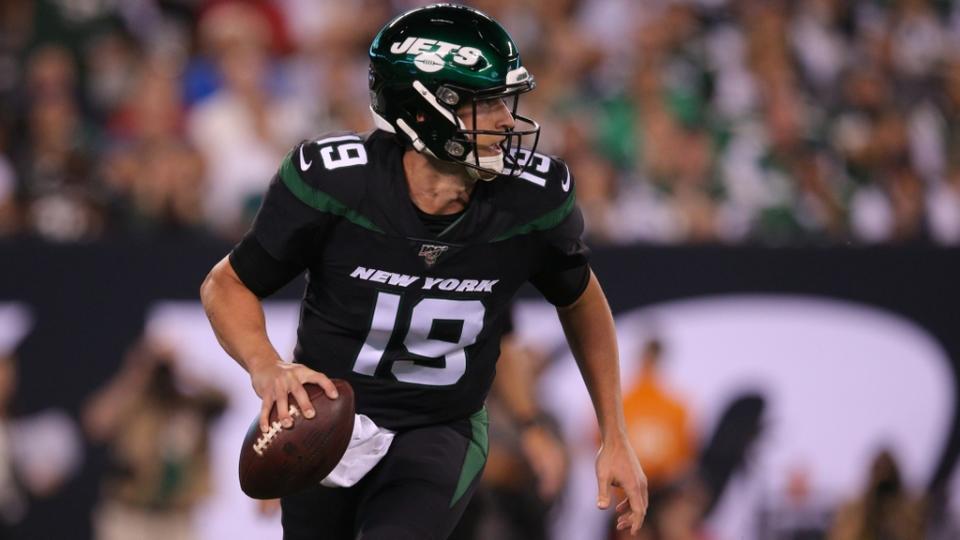 Sep 16, 2019; East Rutherford, NJ, USA; New York Jets quarterback Trevor Siemian (19) looks to pass against the Cleveland Browns during the first quarter at MetLife Stadium.
