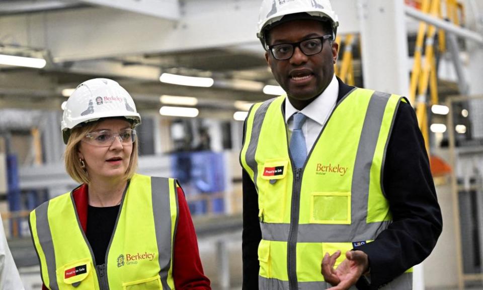 Truss and the former chancellor Kwasi Kwarteng visiting a construction site in Kent in September.