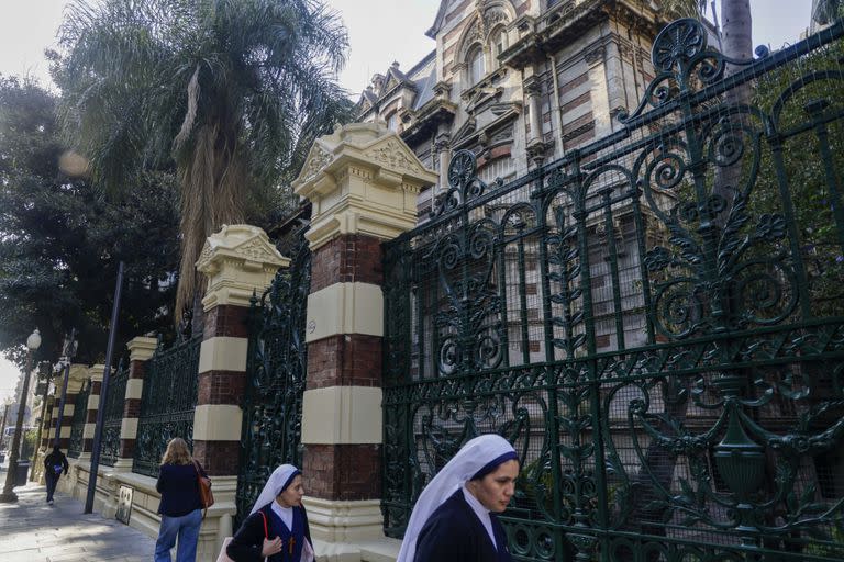 "Cuanto más fea y vieja parezca por fuera, mejor", afirma el propietario de la mansión de la esquina de la avenida Alvear y Rodríguez Peña - Créditos: @Santiago Filipuzzi