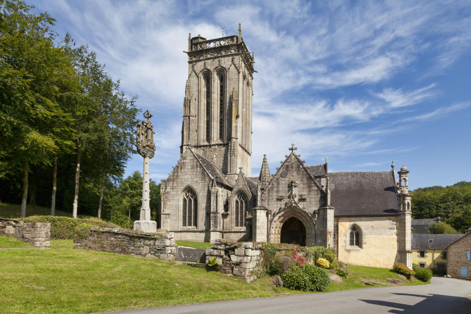 The chapel of Saint-Herbot, a former parish church, of rectangular plan with three aisles, dates from the fourteenth and sixteenth century and is in flamboyant Gothic style located in Plonévez-du-Faou.