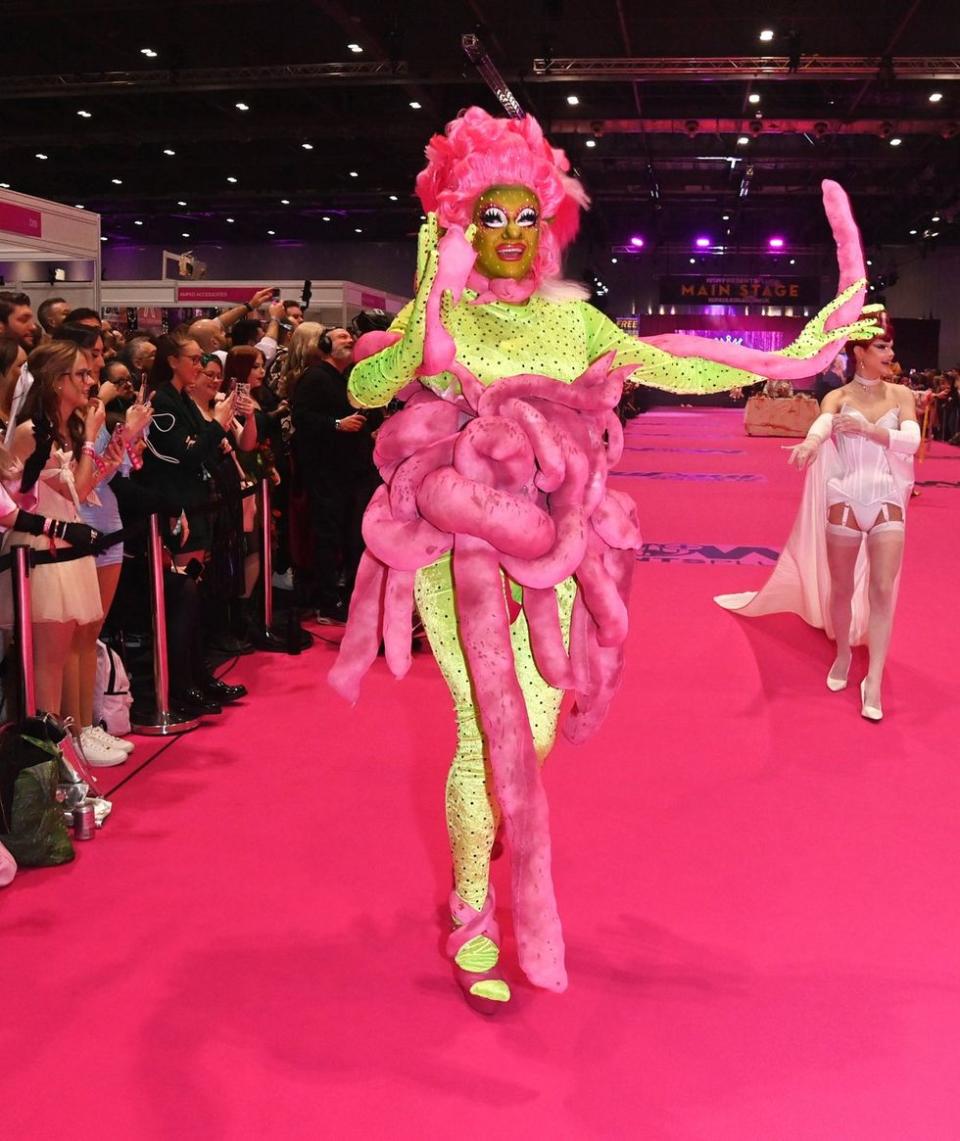 Photo Gallery Dragcon UK 2024 Queens Walk