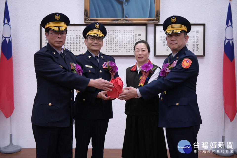 花蓮縣警察局卸、新任局長交接典禮　交接儀式簡單隆重