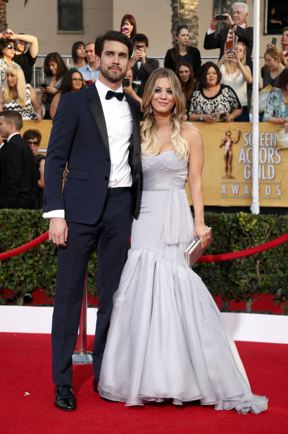 Actress Kaley Cuoco from "The Big Bang Theory" and husband, Ryan Sweeting, arrive at the 20th annual Screen Actors Guild Awards in Los Angeles, California January 18, 2014. REUTERS/Lucy Nicholson (UNITED STATES Tags: ENTERTAINMENT)(SAGAWARDS-ARRIVALS)