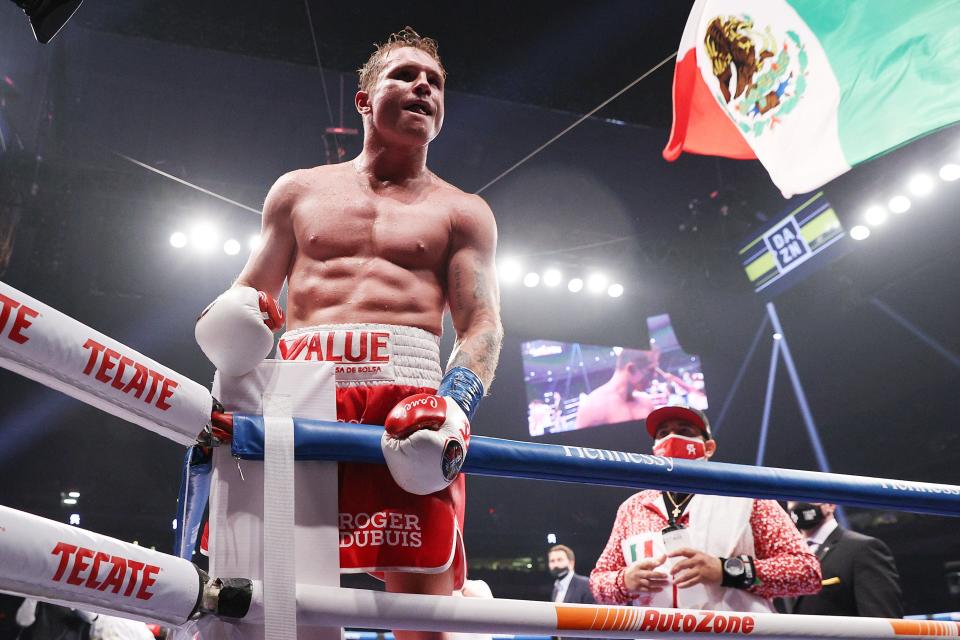 Canelo Alvarez celebrates his victory over Callum Smith (Getty Images)