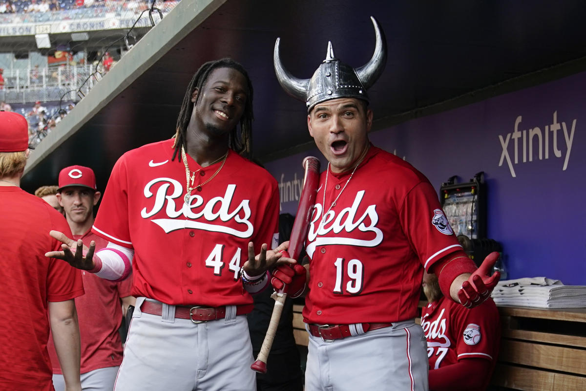 Reds beat Dodgers 9-0 on homers by De La Cruz and Votto, grab NL Central  lead over Brewers