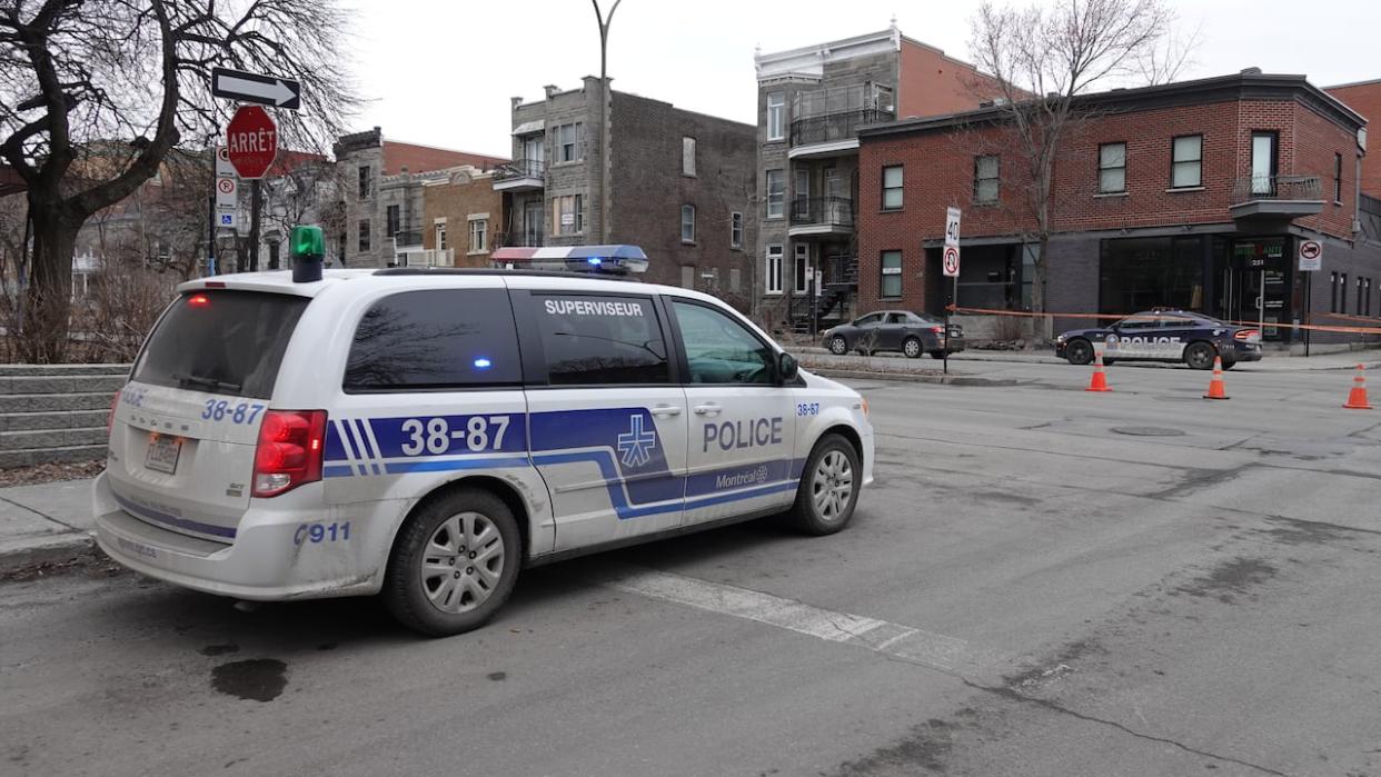 Montreal police are investigating a car crash possibly linked to two drive-by shootings. (Mathieu Wagner/Radio-Canada - image credit)