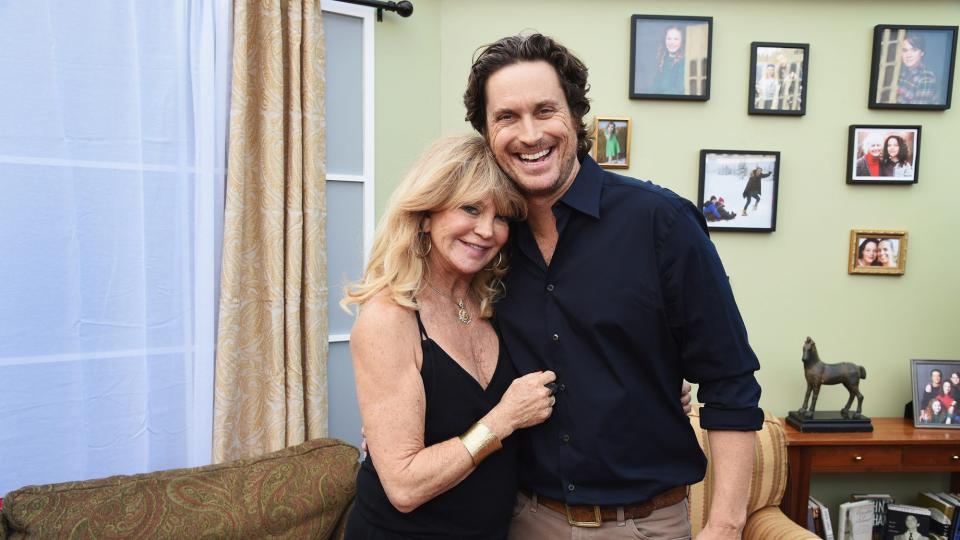 Oliver Hudson (R) and Goldie Hawn