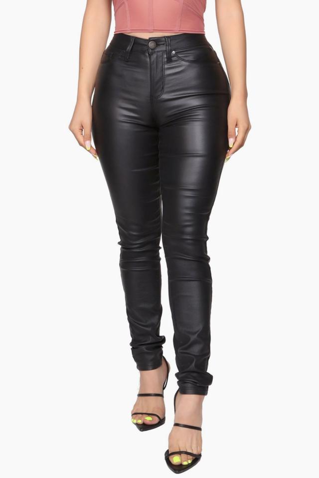 20 Pairs of Leather Pants That Will Make You Look Like an It Girl