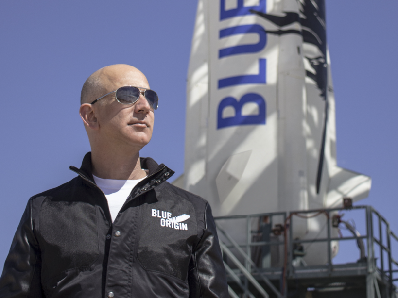 La empresa espacial Blue Origin, propiedad de Jeff Bezos, es una de las participantes en la carrera espacial privada de la actualidad. (Yahoo/Business Insider)