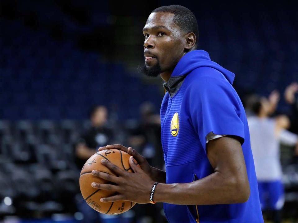 Platz 5: Doch auch das Vermögen von Basketballspieler Kevin Durant kann sich sehen lassen. Der 28-jährige Star der Golden State Warriors kassierte 60,6 Millionen US-Dollar. (Bild-Copyright: Marcio Jose Sanchez/AP Photo)