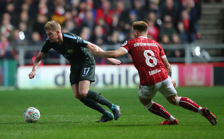 Soccer Football - Carabao Cup Semi Final Second Leg - Bristol City vs Manchester City - Ashton Gate Stadium, Bristol, Britain - January 23, 2018 Manchester City's Kevin De Bruyne in action with Bristol City's Josh Brownhill REUTERS/Hannah Mckay