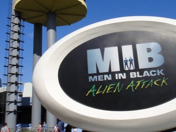 exterior of men in black alien attack at universal orlando