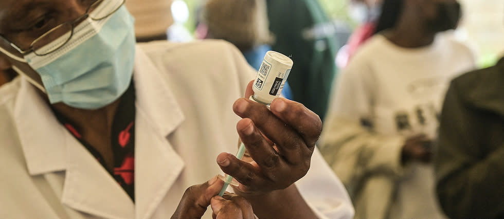 Moderna a promis 650 millions de doses de son vaccin à Covax, l'alliance internationale soutenue par l’Organisation mondiale de la santé pour fournir des vaccins aux pays à revenu faible et intermédiaire.
