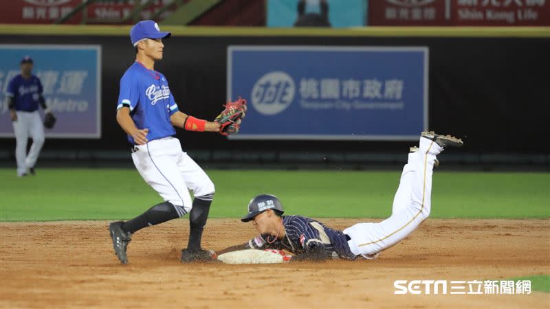 樂天桃猿外野手陳晨威完成單季40盜。（圖／記者劉彥池攝影）