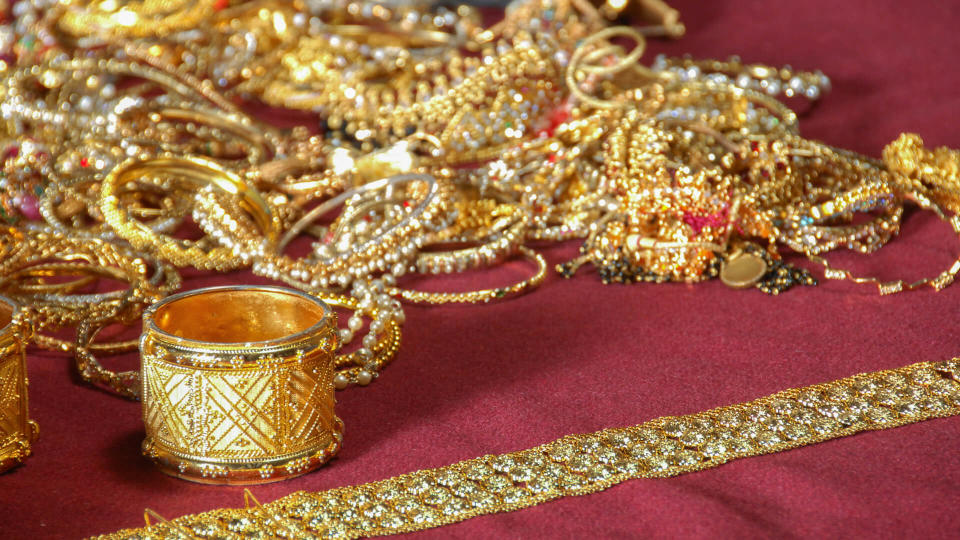 Gold, jewelry