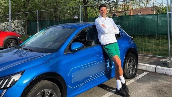 Peugeot在Novak Djokovic 2020年澳網奪冠後還贈送他一輛限量版e-208。(圖片來源/ 翻攝自網路)