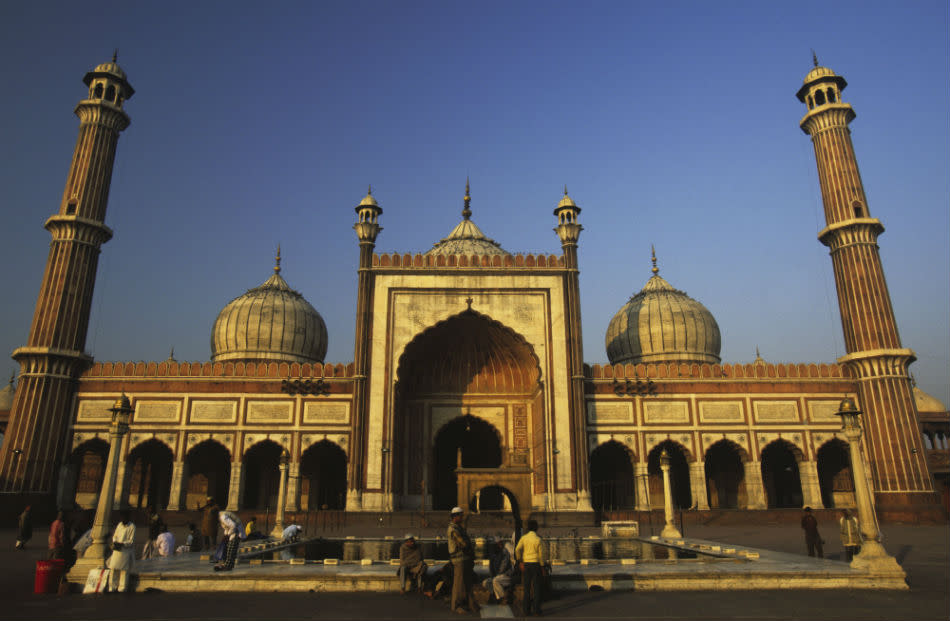 Delhi has number of narrow convoluted lanes where you can spend hours shopping amidst noise, the smell of spices and the inviting aroma of decadent food all in preparation for Ramzan.