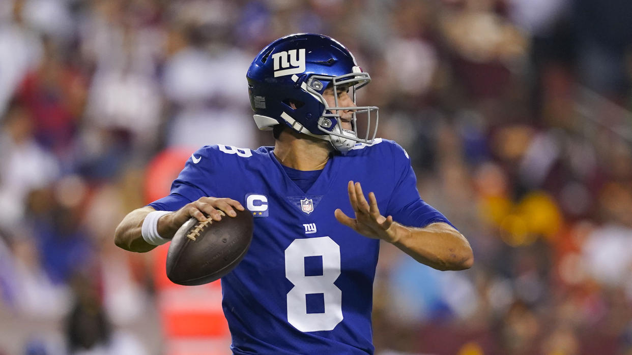 New York Giants quarterback Daniel Jones (8) 