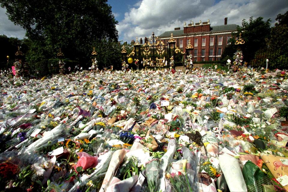 Princess Diana tribute Kensington Palace 1997