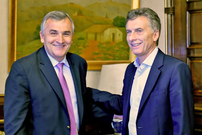 Gerardo Morales cuestionó el viaje de Mauricio Macri a Europa: "No me cae bien"