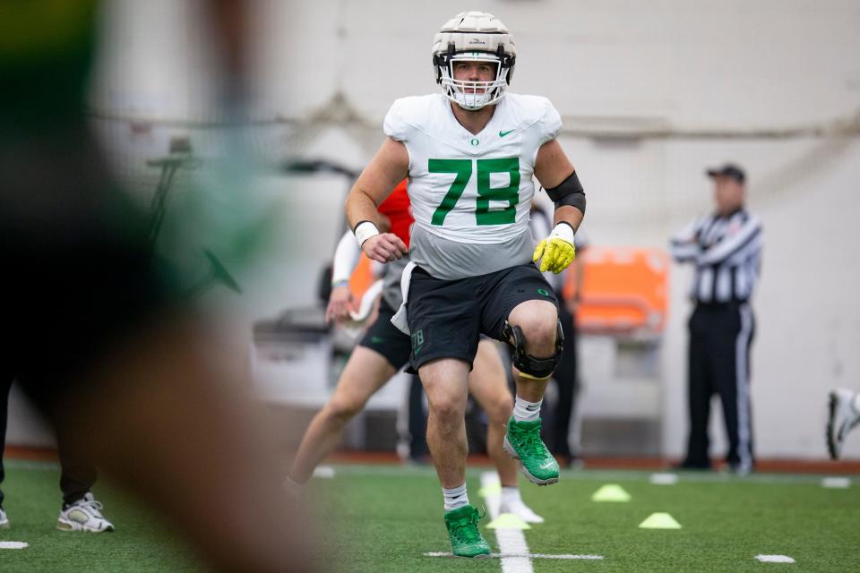 Oregon offensive lineman Alex Forsyth works out with the Ducks Thursday, April 14, 2022, at the Moshofsky Center in Eugene. 
