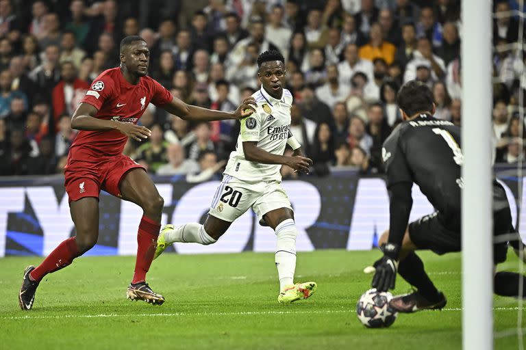 Vinícius Júnior está provocando varios problemas en la defensa de Liverpool