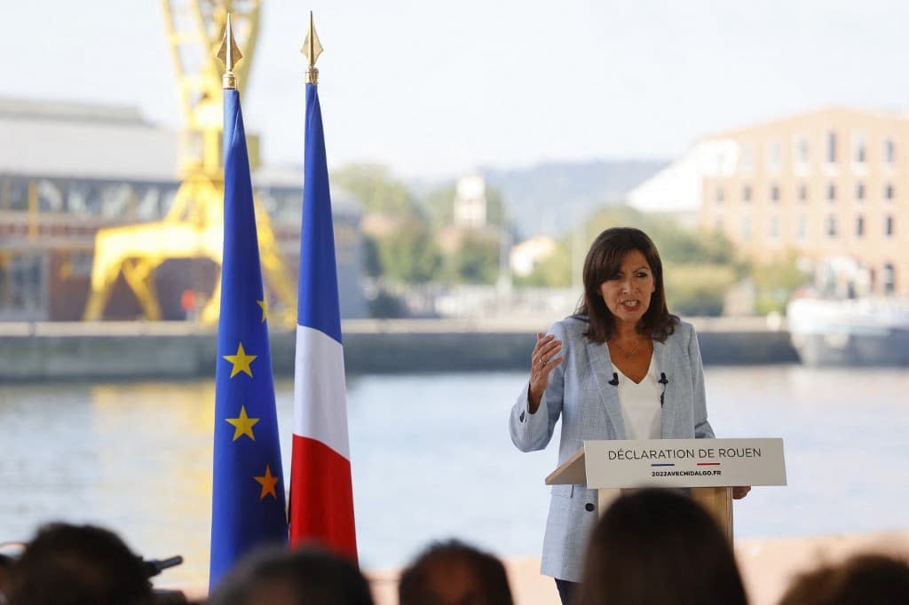 La maire de Paris a annoncé sa candidature ce dimanche depuis les docks de Rouen.  - Thomas Samson