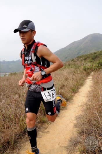 曾小強出戰香港100越野跑爭響頭炮