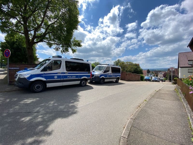 Police vehicles parked in Althengstett. Police are searching properties in three German states belonging to suspected supporters of the far-right Reich Citizens group, a public prosecutor spokeswoman said on 04 June.A large contingent of police has been searching 10 properties in the states of Baden-Wuerttemberg, Saxony and Schleswig-Holstein since early Tuesday morning, according to the spokeswoman. Silas Stein/dpa