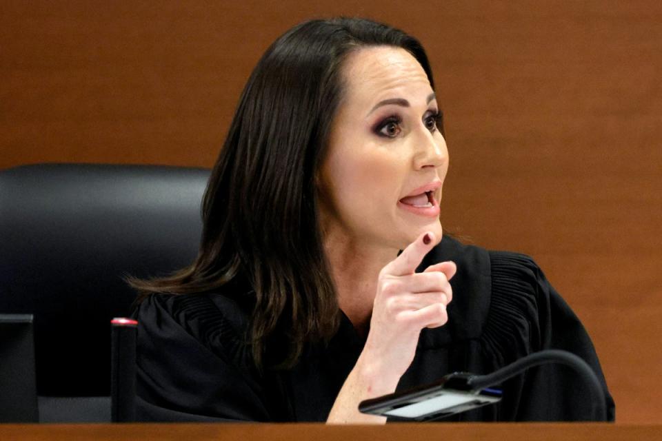 Judge Elizabeth Scherer orders Chief Assistant Public Defender David Wheeler to sit in the back of the courtroom (© South Florida Sun Sentinel 2022)