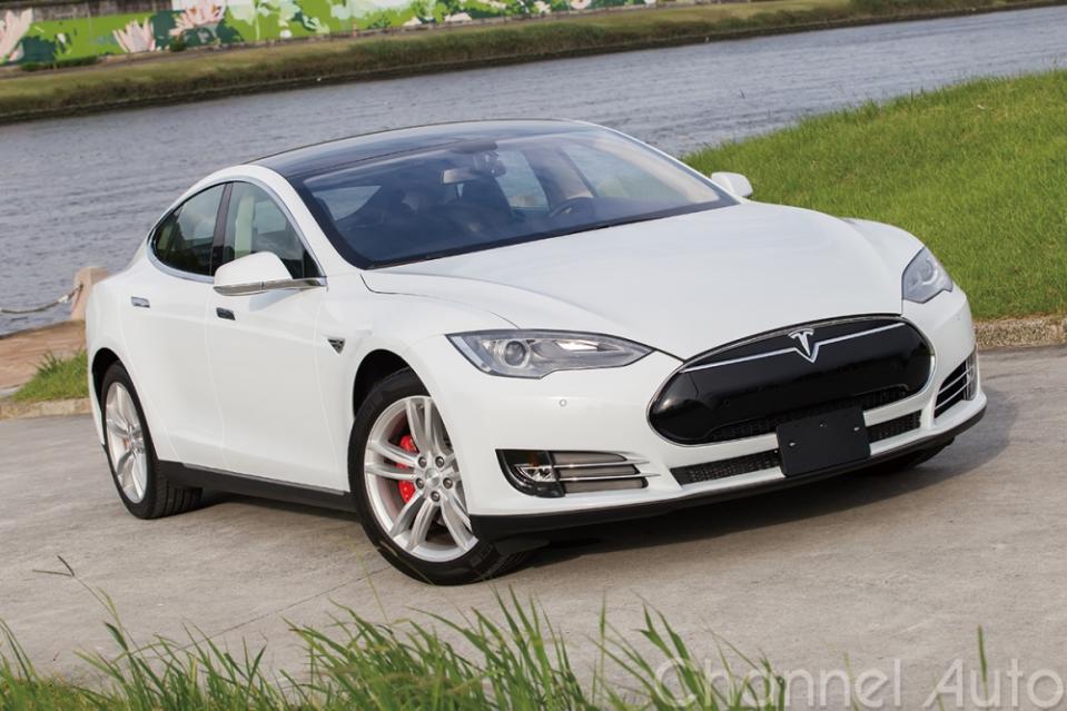 移動新主義 電動車時代 - 美型純電大型豪華房車 Tesla Model S