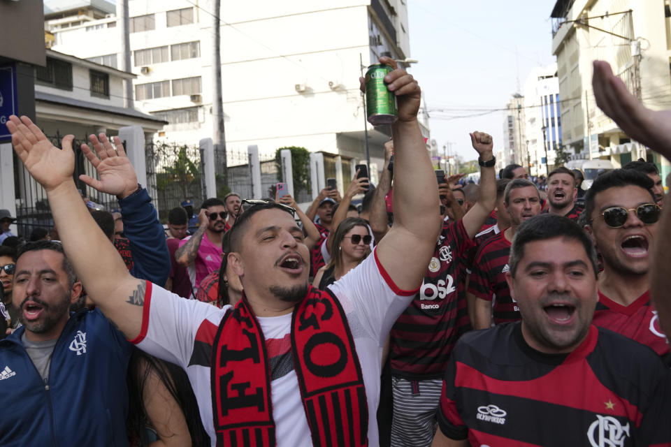 Fans of Brazil´s Flamengo cheer as the team arrives at the Oro Verde hotel prior to a soccer final of the Copa Libertadores in Guayaquil, Ecuador, Wednesday, Oct. 26, 2022. Flamengo faces Brazil´s Atletico Paranaense for the Cup. (AP Photo/Dolores Ochoa)