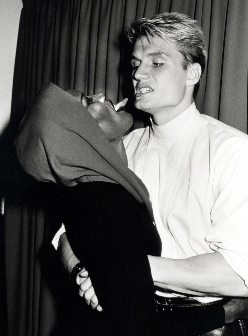 Grace Jones and Dolph Lundgren during Grace Jones Sighting at Les Tuilieries Restaurant in New York City - October 8, 1985 at Les Tuilieries Restaurant in New York City, New York, United States. (Photo by Ron Galella/Ron Galella Collection via Getty Images)