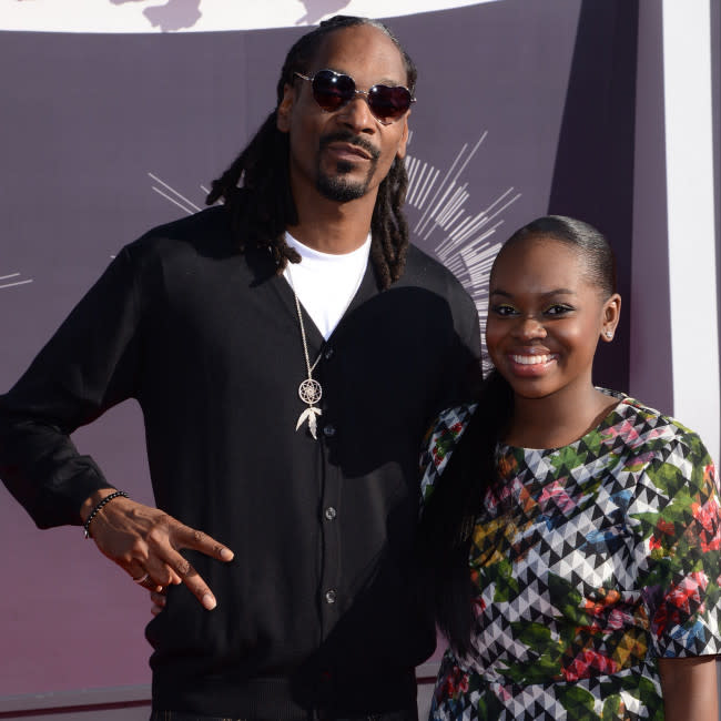 Snoop Dogg y su hija Cori Broadus en una imagen de 2014 credit:Bang Showbiz