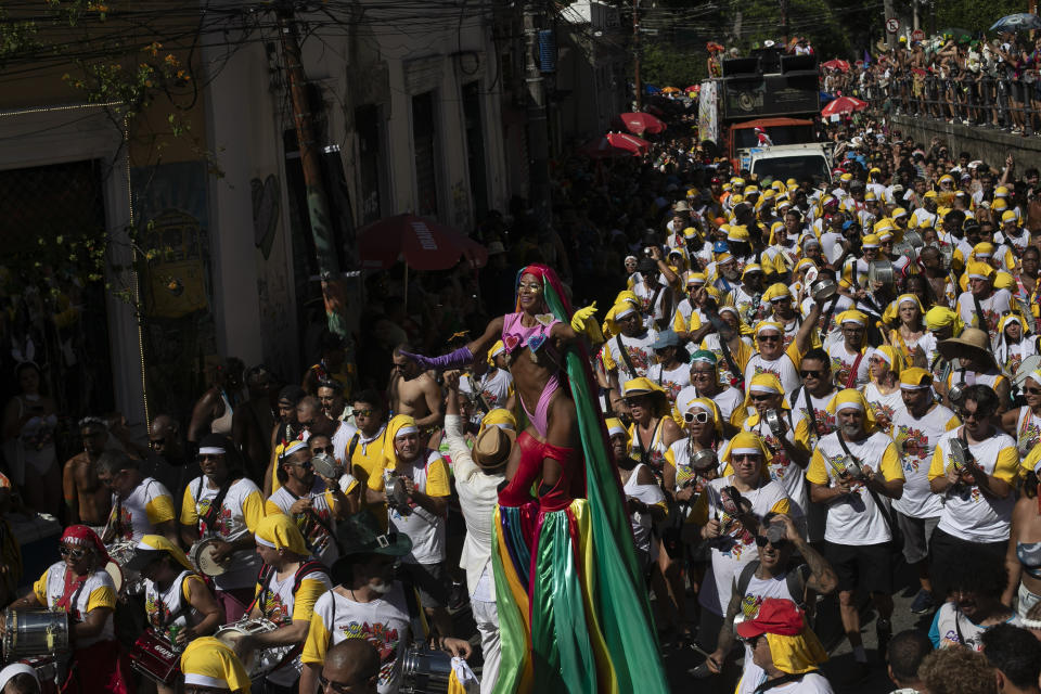 Raquel Poti performs on stilts during the Carmelitas street party on the first day of Carnival in Rio de Janeiro, Brazil, Friday, Feb. 9, 2024. (AP Photo/Bruna Prado)