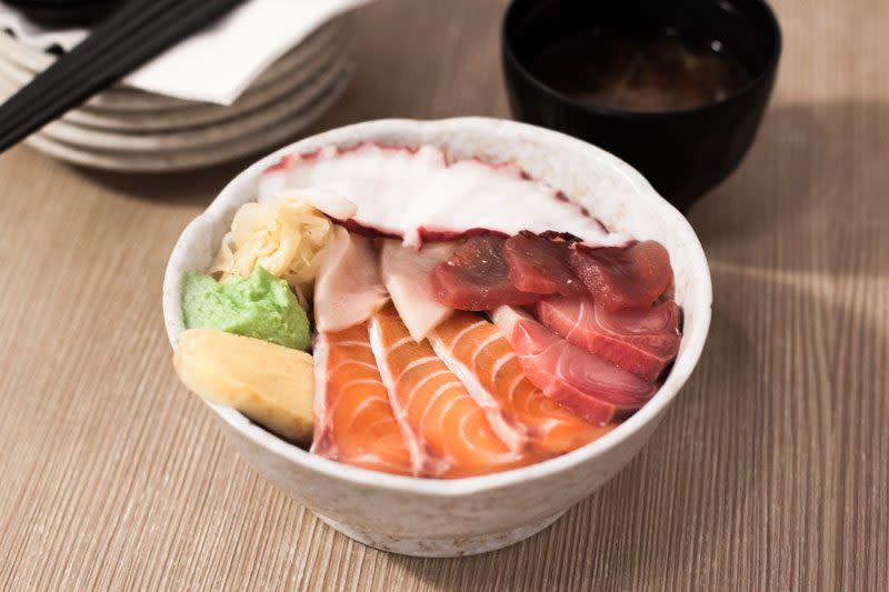 MIZ Japanese Restaurant Sashimi Don