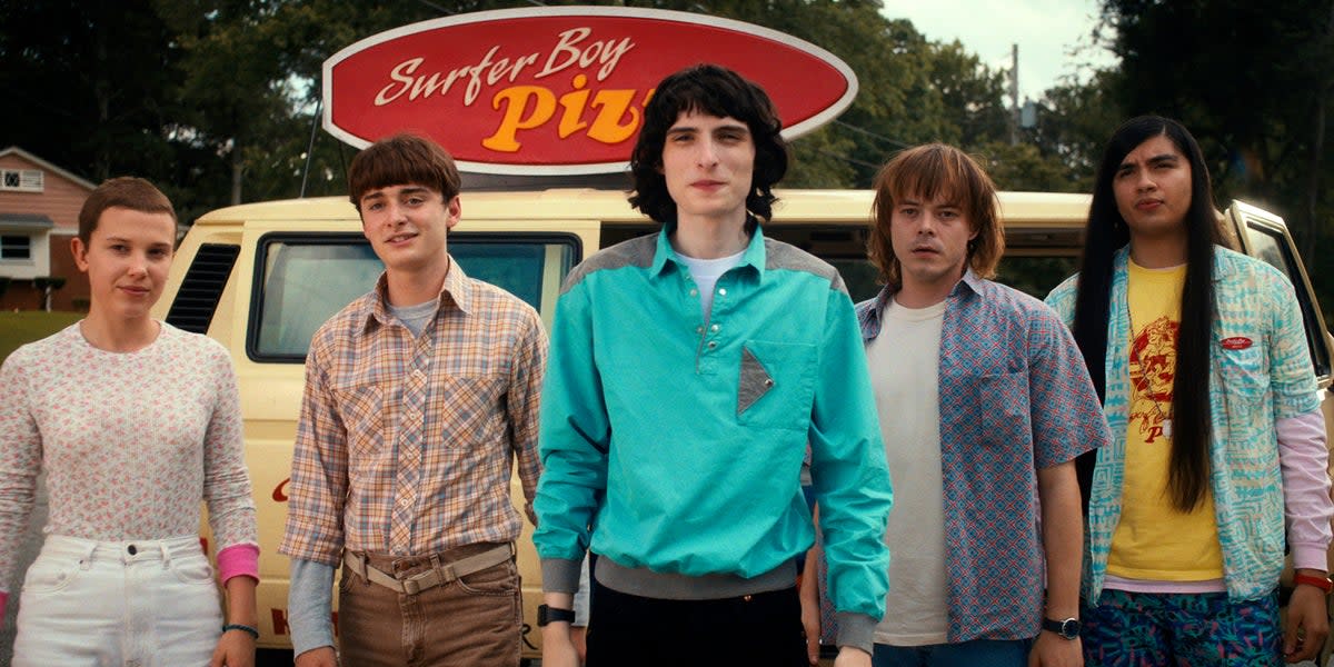 (L-R) Millie Bobby Brown, Noah Schnapp, Finn Wolfhard, Charlie Heaton and Eduardo Franco in ‘Stranger Things’ (© 2022 Netflix, Inc.)